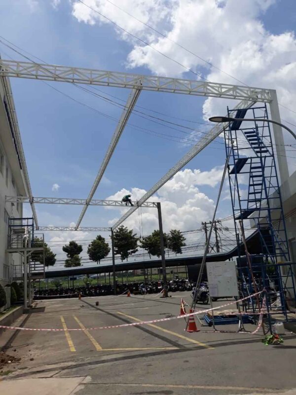 thi-cong-mai-hien-di-dong-ben-cat